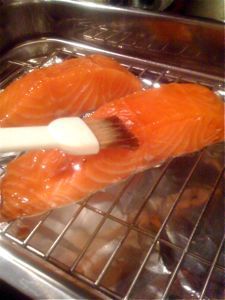 Как коптить лосося в коптильне на плите